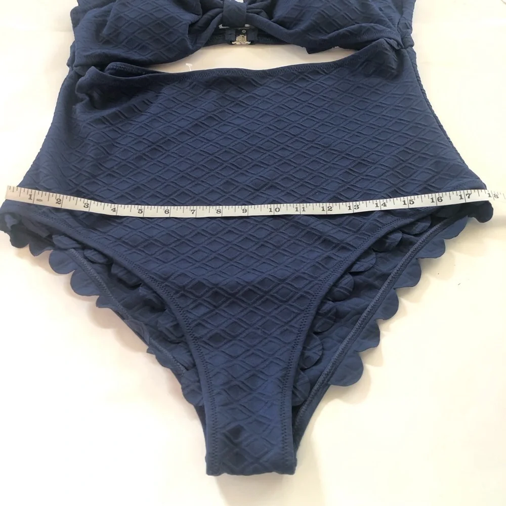 Cupshe Women’s Cutout Scallop Trim Texturized One Piece Swimsuit Size XL